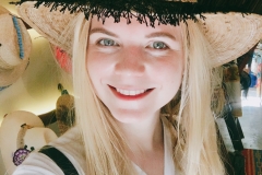 Tulum Shopping Hatstore Selfie